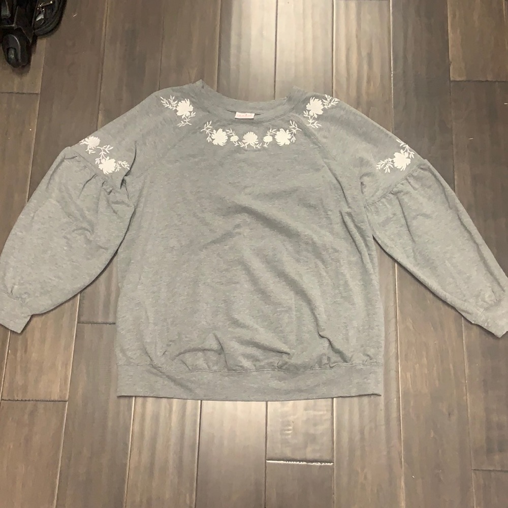 Embroidered maternity sweater